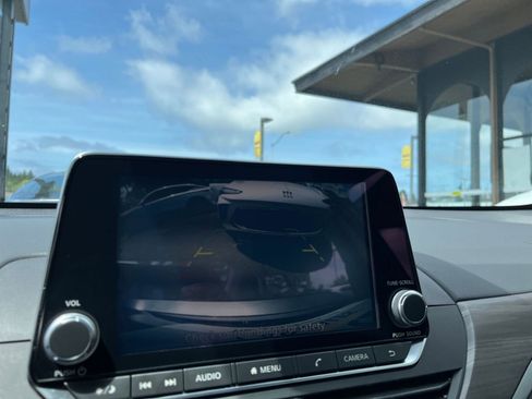 Used 2025 Nissan Altima 2.5 SV FWD image 24