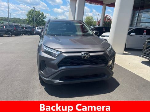 Used 2022 Toyota RAV4 XLE w/ Convenience Package FWD image 3