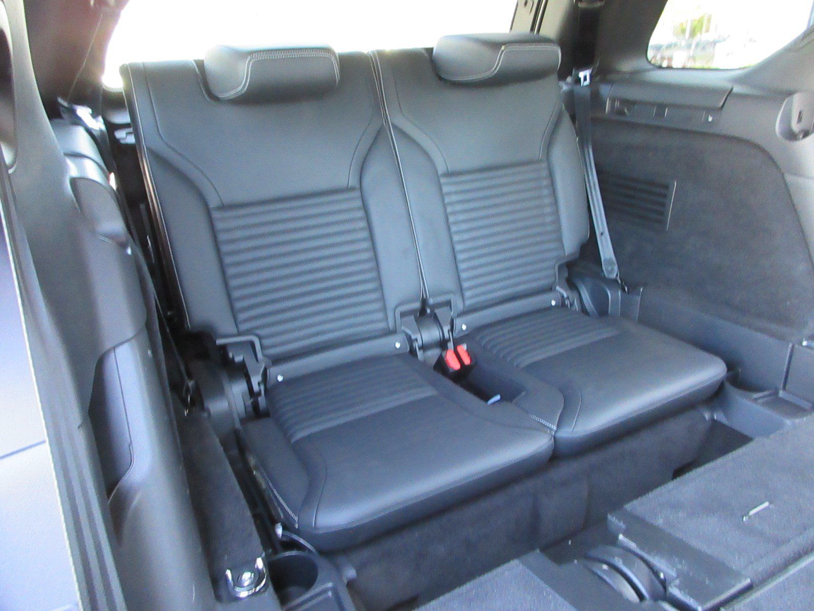 Used 2023 Land Rover Discovery Metropolitan Edition AWD/4WD image 19