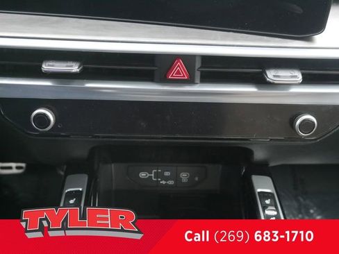 Used 2025 Kia Sorento SX Prestige w/ Olive Brown Leather Package AWD/4WD image 30