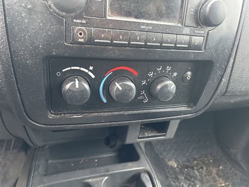 Used 2007 Mitsubishi Raider LS image 24