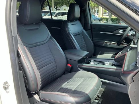 Used 2025 Ford Explorer ST-Line w/ ST-Line Street Pack AWD/4WD image 18