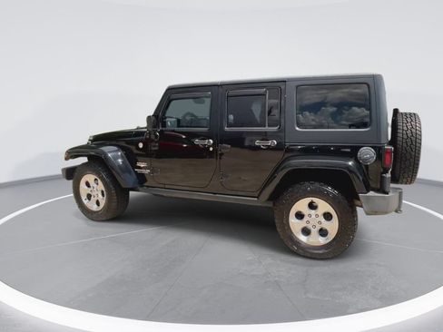 Used 2014 Jeep Wrangler Unlimited Sahara w/ Connectivity Group AWD/4WD image 6