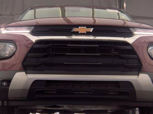 Used 2023 Chevrolet TrailBlazer LT FWD image 2