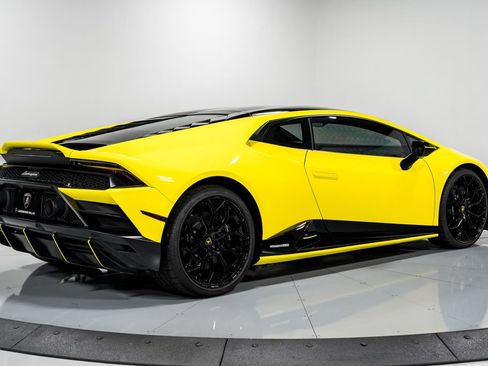 Used 2022 Lamborghini Huracan EVO AWD/4WD image 3