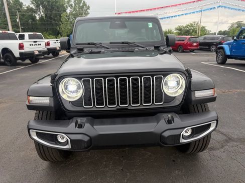 Used 2025 Jeep Wrangler Unlimited Sahara w/ Safety Group AWD/4WD image 9