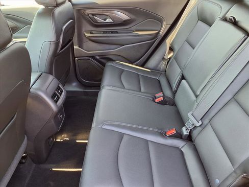 Used 2024 GMC Terrain SLT w/ Elevation Edition image 11
