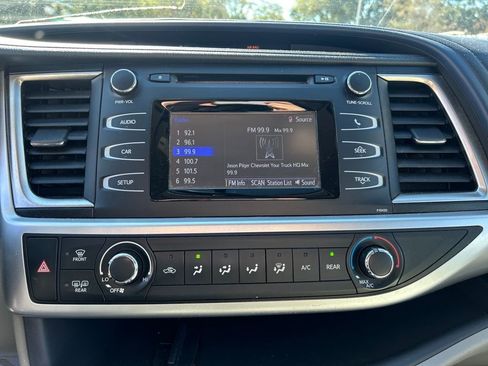 Used 2015 Toyota Highlander LE image 15