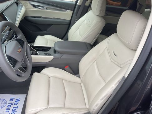 Used 2017 Cadillac XT5 Luxury w/ Driver Awareness Package image 16