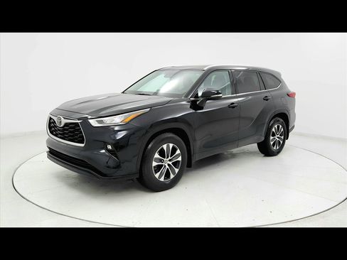 Used 2020 Toyota Highlander XLE AWD/4WD image 1