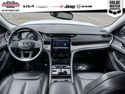 Used 2024 Jeep Grand Cherokee Limited image 21