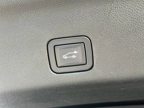 Used 2023 GMC Yukon Denali Ultimate AWD/4WD image 16