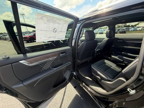New 2026 GMC Acadia Denali w/ Super Cruise Package AWD/4WD image 31