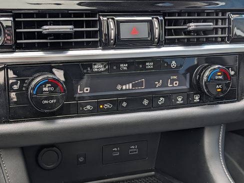 Used 2023 Nissan Pathfinder SL w/ SL Premium Package AWD/4WD image 16