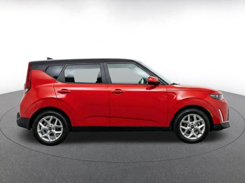 Used 2025 Kia Soul LX w/ LX Technology Package FWD image 10