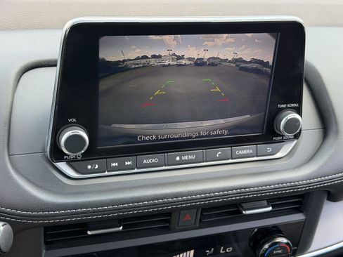Used 2023 Nissan Rogue SV FWD image 14