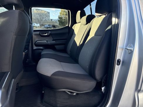 Used 2022 Toyota Tacoma TRD Off-Road image 21