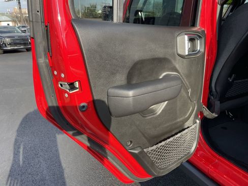 Used 2025 Jeep Wrangler Unlimited Rubicon image 20