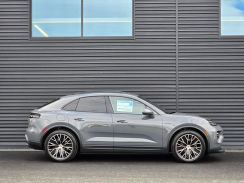 New 2026 Porsche Macan 4 Electric image 8