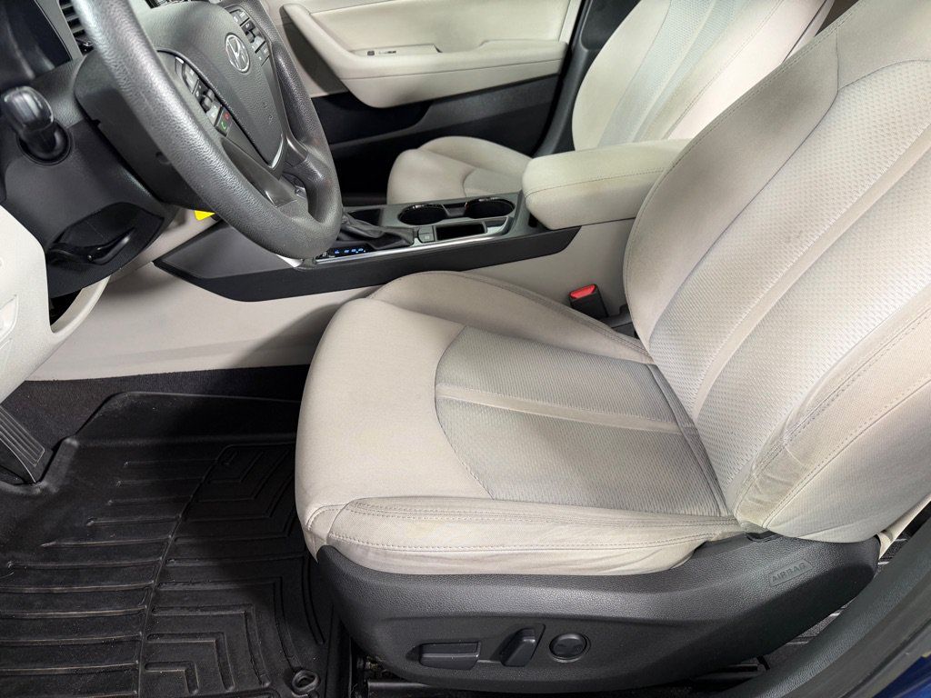 Used 2015 Hyundai Sonata SE w/ Option Group 09 FWD image 12