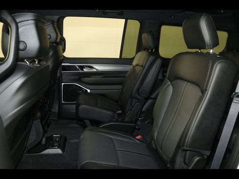 New 2026 Jeep Grand Wagoneer Limited w/ Premium Group II image 25