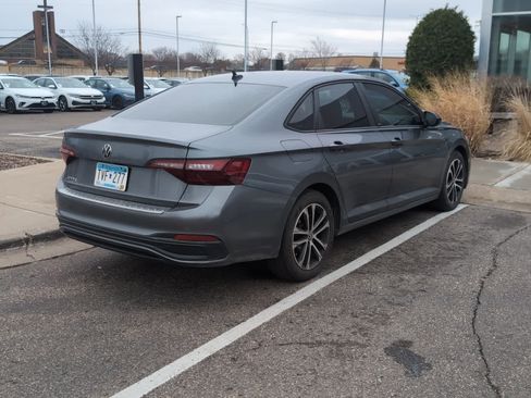 Used 2023 Volkswagen Jetta Sport image 6