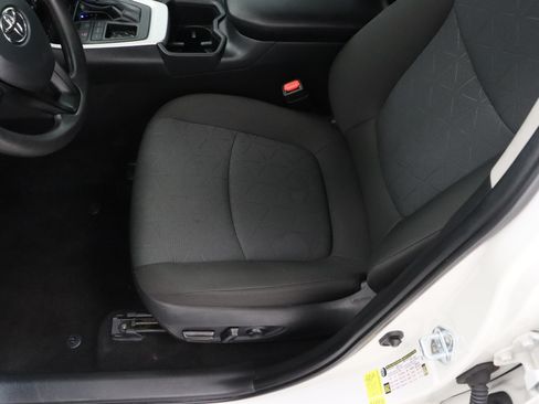 Used 2025 Toyota RAV4 XLE FWD image 15