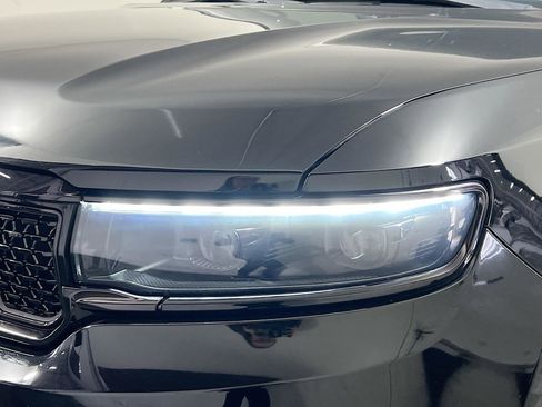 Used 2023 Jeep Grand Wagoneer Series II image 11