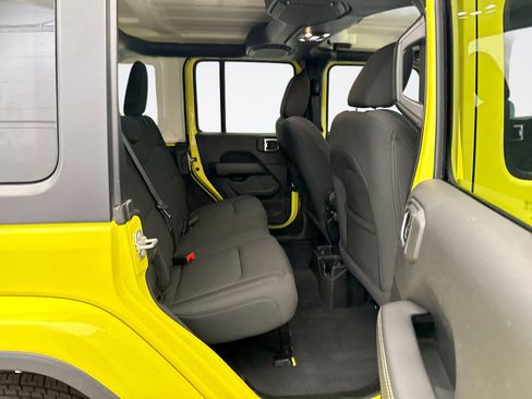 Used 2023 Jeep Wrangler Unlimited Sahara image 17