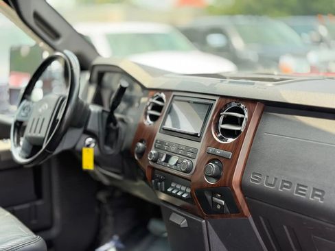 Used 2011 Ford F250 Lariat w/ Lariat Interior Pkg AWD/4WD image 12