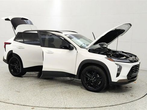 Used 2025 Chevrolet Trax ACTIV w/ Sunroof Package image 9