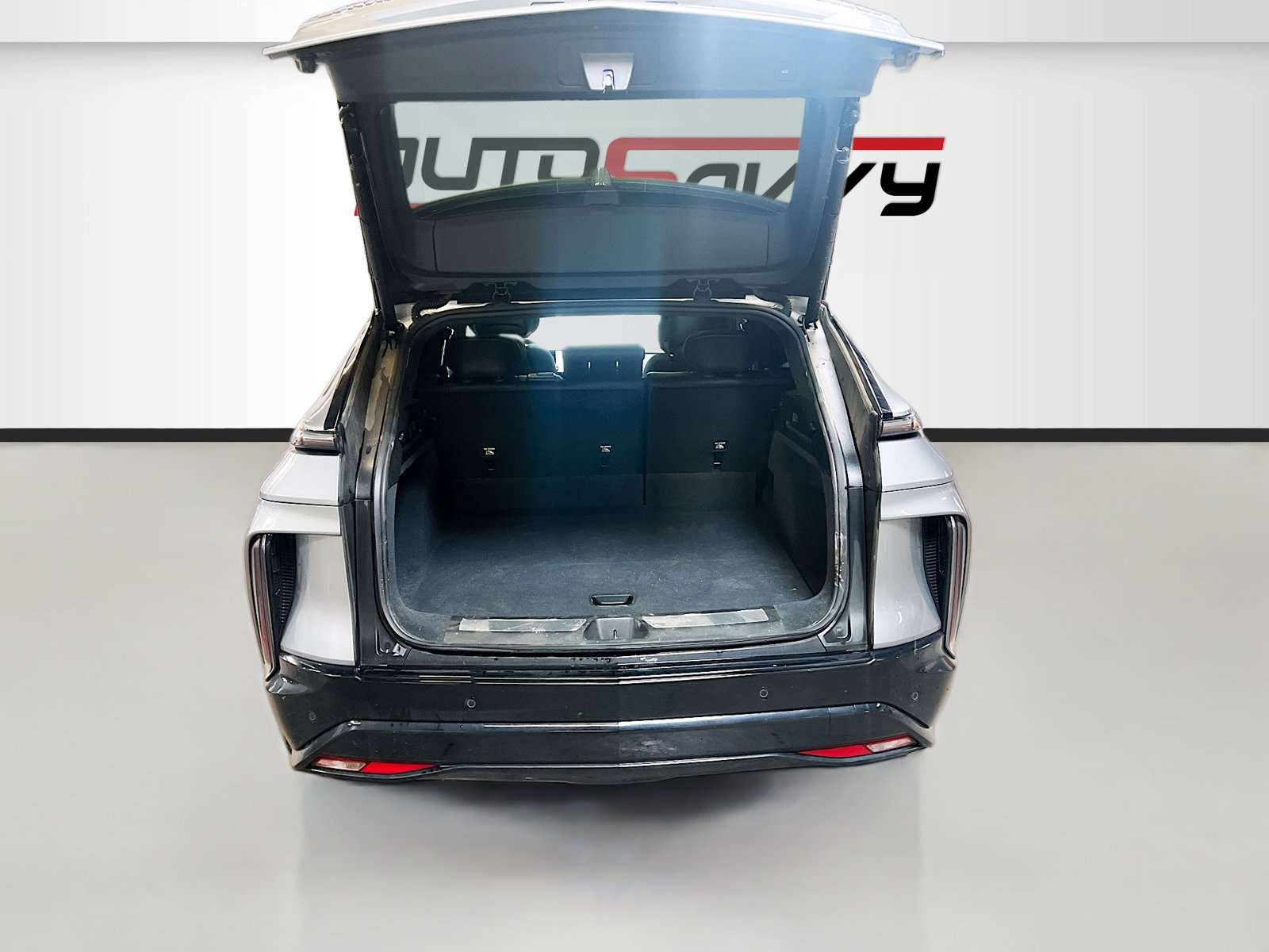Used 2025 Cadillac Lyriq Sport AWD/4WD image 24