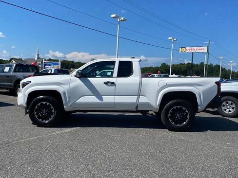Used 2024 Toyota Tacoma SR image 2