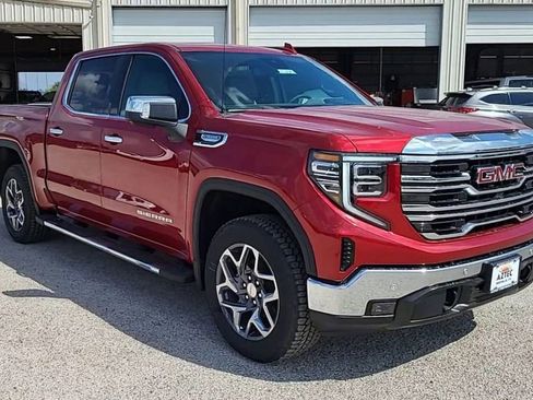 New 2026 GMC Sierra 1500 SLT image 2
