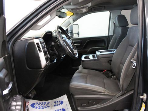 Used 2019 GMC Sierra 2500 SLE w/ SLE Preferred Package image 9