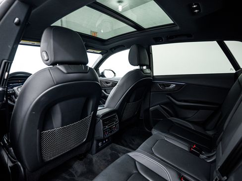 Used 2020 Audi Q8 Premium Plus w/ Premium Plus Package image 19