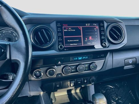 Used 2022 Toyota Tacoma TRD Off-Road AWD/4WD image 14