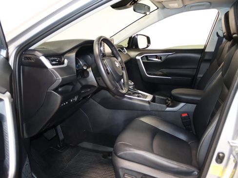 Used 2022 Toyota RAV4 XLE Premium AWD/4WD image 30