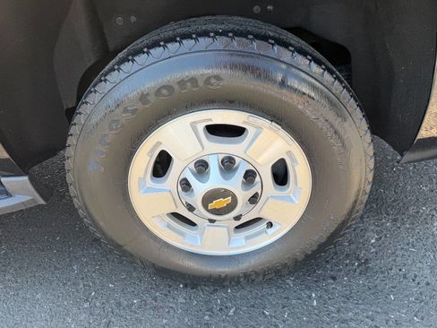 Used 2019 Chevrolet Suburban 3500 LT AWD/4WD image 12