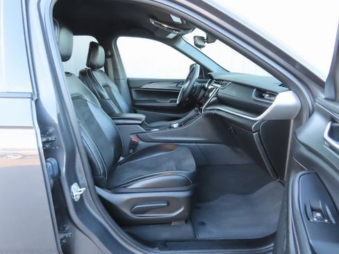 Used 2023 Jeep Grand Cherokee Altitude image 24