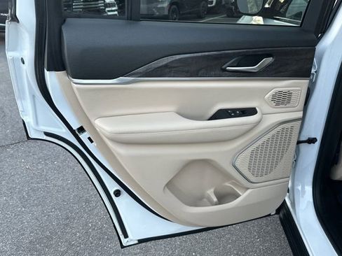 Used 2023 Jeep Grand Cherokee 4WD 4xe image 25