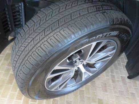 Used 2016 Toyota Highlander XLE FWD image 11