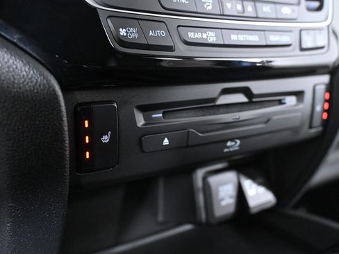 Used 2020 Honda Pilot Touring image 23