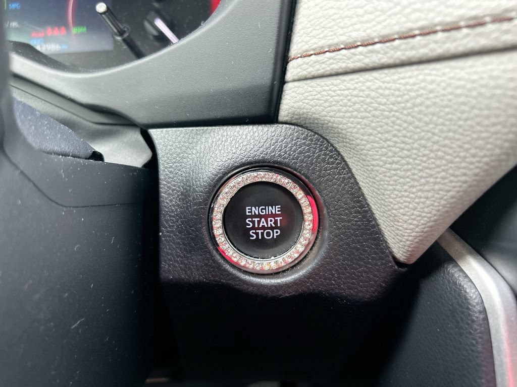 Used 2024 Toyota RAV4 XLE w/ Convenience Package FWD image 18
