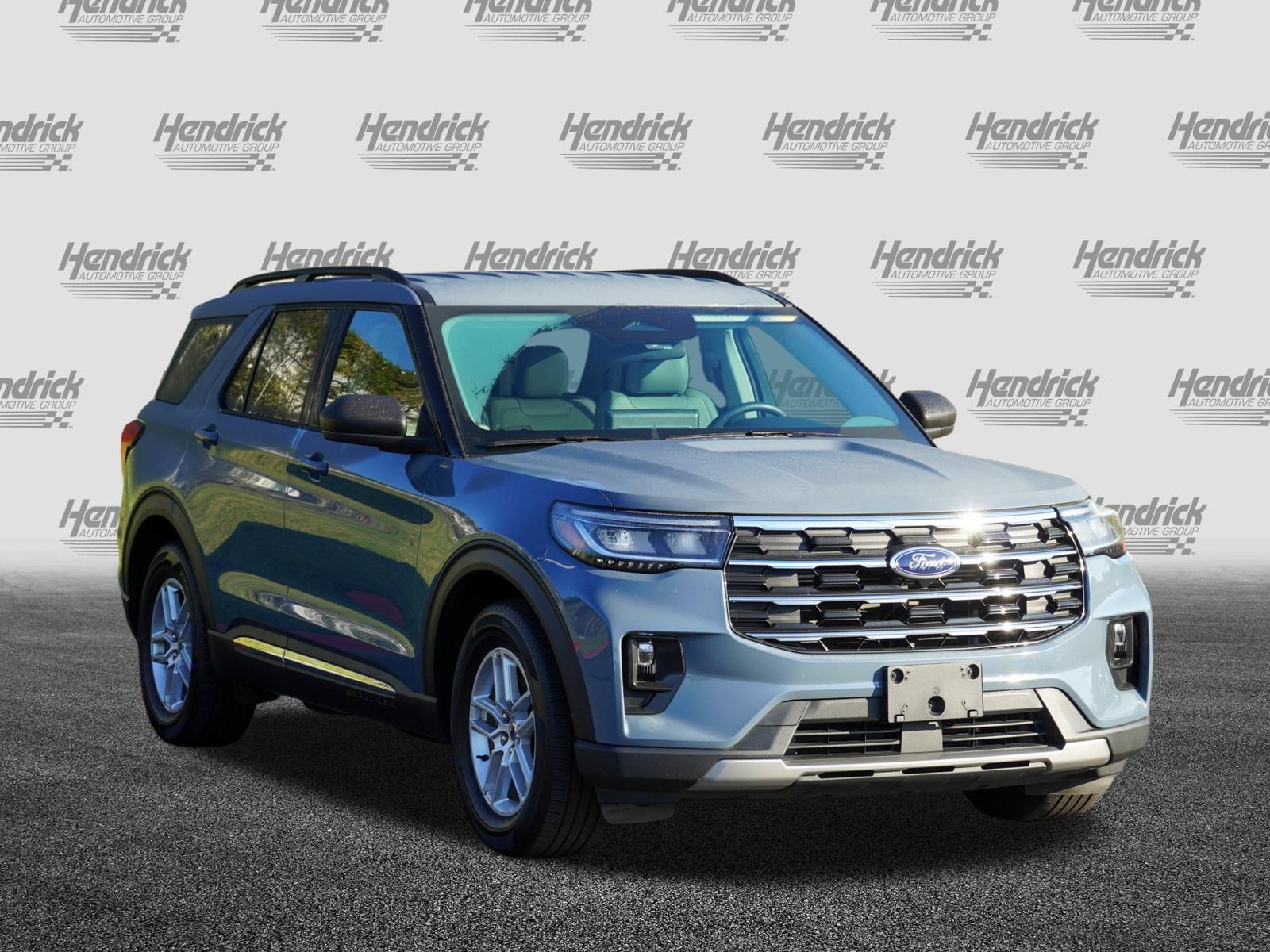 Used 2025 Ford Explorer Active w/ Active Comfort Package RWD image 2
