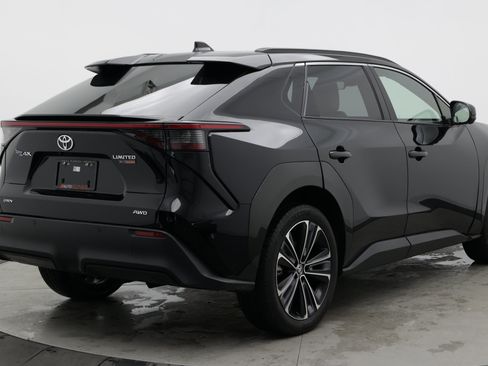 Used 2024 Toyota bZ4X AWD w/ Weather Package image 5