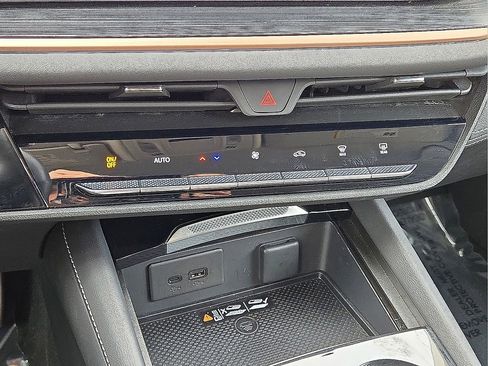 Used 2025 Buick Envision Sport Touring image 29