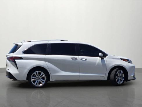 Used 2021 Toyota Sienna Platinum FWD image 7