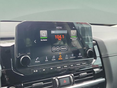 Used 2023 Nissan Pathfinder SL AWD/4WD image 27
