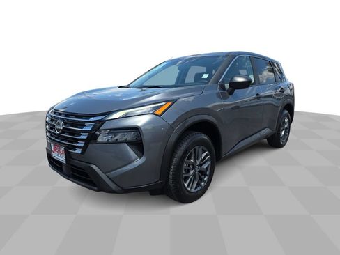 Used 2024 Nissan Rogue S FWD image 4